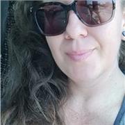 Profesora de inglés y español por más de 15 años trabajando con chicos de diferentes edades.